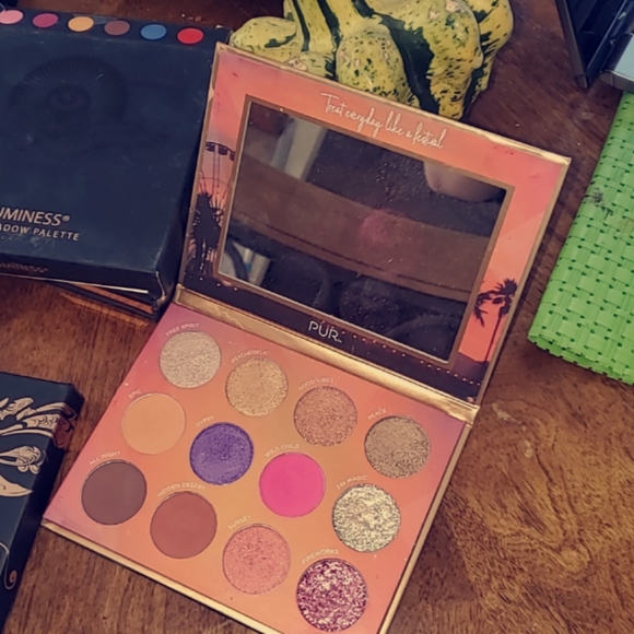 BUNDLE Tarot luminusss eyeshadow pallets - Picture 3 of 10